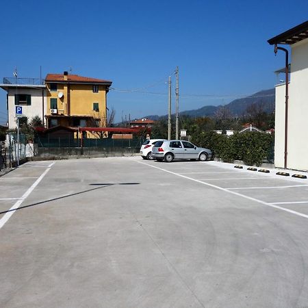 House Versilia Luca E Giada, 5 Chilometri Da Forte Dei Marmi! ภายนอก รูปภาพ